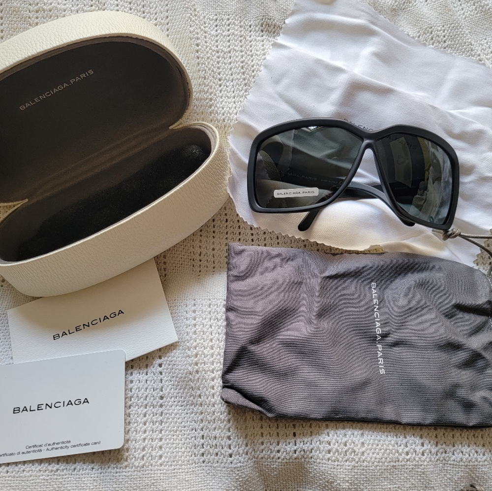Black Balenciaga Womens Sunglasses Bal0124S-80785 Brand new
